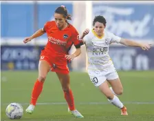  ?? IMAGES FILES
MADDIE MEYER/GETTY ?? Mana Shim of the Houston Dash runs with the ball against Diana Matheson of Royals FC during a quarter-final match in the 2020 NWSL Challenge Cup at Zions Bank Stadium in Herriman, Utah. Matheson, a Canadian internatio­nal player, has announced her retirement.