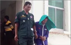  ?? PHA LINA ?? Yem Chrin, an unlicensed medic responsibl­e for an HIV outbreak in Battambang, is escorted out of the Appeal Court yesterday.