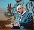  ?? Foto: dpa ?? Alles im Griff? SPD Chef Martin Schulz vor dem Parteitag.