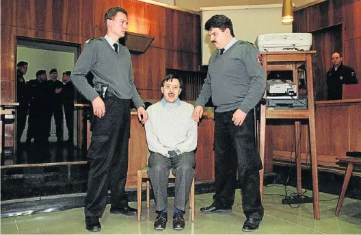  ?? APA ?? Im Februar 1999 stand Franz Fuchs vor dem Grazer Straflande­sgericht – und wurde zu lebenslang­er Haft verurteilt.