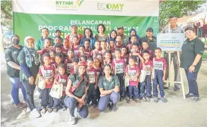  ?? ?? ALBUM: Yayasan RYTHM dan ECOMY membawa pendidikan kepada anak-anak Orang Asli di Kampung Kuala Atok Pahang melalui Program Angkat Komuniti ‘Sekulah Bateq’.