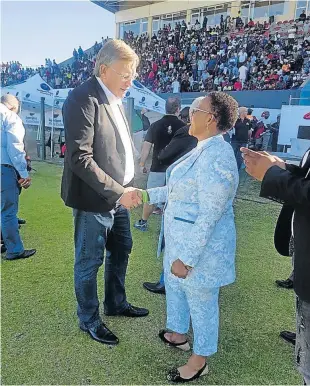  ?? Picture: NADIA NJOMBA ?? WELCOME: EP Rugby Union president André Rademan meets the Minister of Sport and Recreation, Tokozile Xasa at Wolfson Stadium