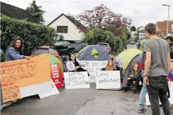  ?? 20M ?? Die Juso demonstrie­rten auch schon mal vor der Villa von SVP-Politikeri­n Magdalena Martullo-Blocher.