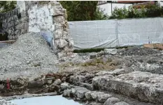  ??  ?? Für Heimatfors­cher Werner Paa ist der Rückbau der Stadtmauer ein schmerzlic­her Verlust.