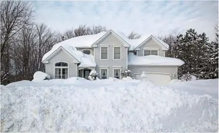  ?? — Reuters ?? White house: a house covered in several feet of snow in orchard Park, new york.