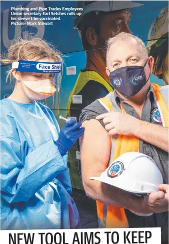  ?? Picture: Mark Stewart ?? Plumbing and Pipe Trades Employees Union secretary Earl Setches rolls up his sleeve t be vaccinated.