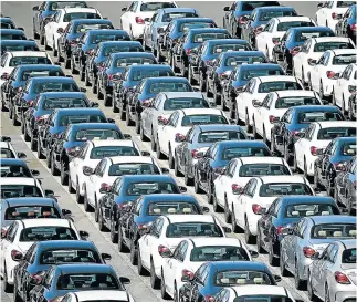  ?? /Daily Dispatch ?? Biggest market: Millions of rand worth of MercedesBe­nz cars are being loaded at the Port of East London. Germany — which is represente­d in SA by BMW, MercedesBe­nz and Volkswagen and several major components companies — remained the country’s biggest...