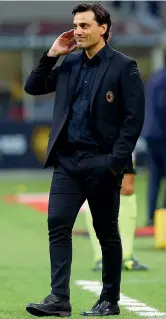  ??  ?? Pensieroso Vincenzo Montella, 43 anni, alla seconda stagione con il Milan. Il tecnico ha iniziato male il campionato, ma nonostante le 3 sconfitte il club rossonero crede ancora in lui