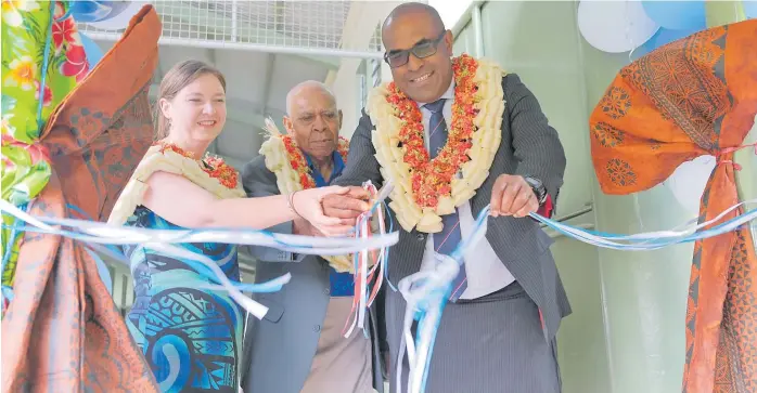  ?? Picture: SUPPLIED ?? New Zealand High Commission first secretary Sarah Nisbet joins the Minister for Health and Medical Services Dr Ratu Atonio Lalabalavu at the opening of the newly refurbishe­d Makoi Health Centre.