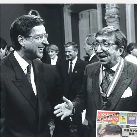  ??  ?? Pierre Péladeau a reçu la médaille d’officier de l’ordre national du Québec des mains du premier ministre Robert Bourassa en 1989.