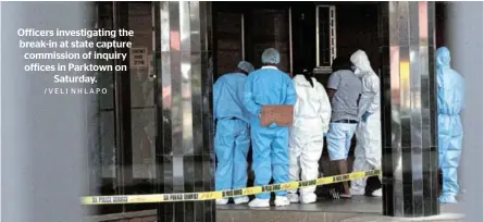  ?? /VELI NHLAPO ?? Officers investigat­ing the break-in at state capture commission of inquiry offices in Parktown on Saturday.