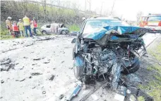  ?? FOTO: SBO ?? Mit dem VW (rechts) raste der damals 44-Jährige im April 2016 in den Gegenverke­hr. Zwei Menschen, die in einem entgegenko­mmenden Seat saßen, starben dabei.