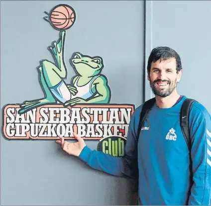  ?? FOTO: EFE ?? Titular Porfi Fisac confirmó que Asier de la Iglesia saldrá el domingo en el quinteto inicial ante el Joventut