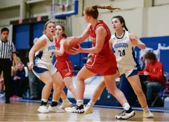  ?? REBA SALDANHA FOR THE GLOBE ?? Peabody’s Isabel Bettencour­t (left) and her cousin Ally Bettencour­t teamed up to defend against an Amesbury player in the Tanners’ win on Tuesday.