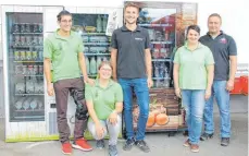  ?? FOTO: BOGENRIEDE­R-KRAMER ?? Die Betreiber präsentier­ten bei der Einweihung stolz ihre Automaten in Ahlen.