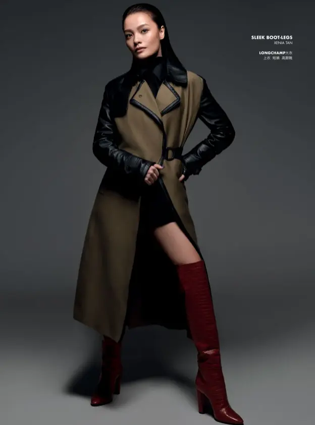  ??  ?? SLEEK BOOT-LEGS
XENIA TAN
LONGCHAMP大­衣
上衣 短裤 高跟靴