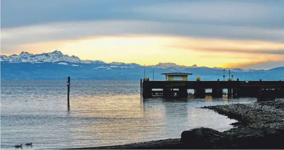  ?? ...gesehen von Reinhold Köfer ?? Die Ruhe vor dem Sturm beschert schöne Ausblicke über den See...