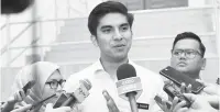  ?? — Gambar Bernama ?? TURUNKAN HAD UMUR: Syed Saddiq ketika sidang media selepas Majlis Penyerahan Sijil Penghargaa­n kepada Ahli Parlimen Belia Malaysia (APBM) 2017-2018 dan sesi Townhall Parlimen Belia Malaysia (PBM) di Akademi Kenegaraan semalam.