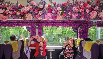  ?? SWNS ?? Scent-sational: The stunning display proved a popular photo opportunit­y for passengers