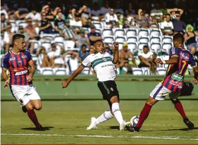  ?? Gabriel Machado/Agif/Estadão Conteúdo/27-01-2019 ?? Na fase de classifica­ção, adversário­s deste domingo (24) empataram em 0 a 0