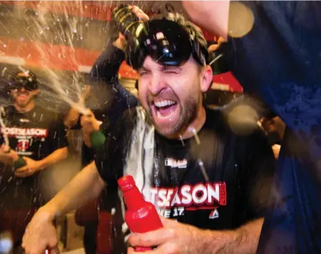  ?? JASON MILLER/GETTY IMAGES ?? Brian Dozier and the Minnesota Twins went from a 100-loss season in 2106 to the playoffs, clinching the AL’s second wild-card berth on Wednesday.