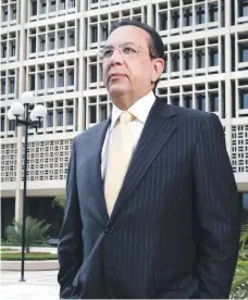  ??  ?? Héctor Valdez Albizu, gobernador del Banco Central.