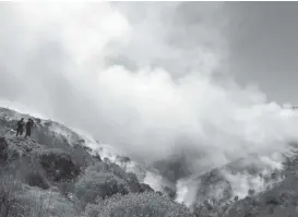  ??  ?? La ciudad de Pachuca quedó cubierta por humo durante horas.