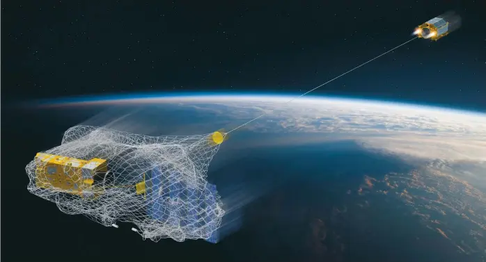  ?? FOTO: DAVID DUCROS/ESA ?? Städuppdra­g. ESA:S uppdrag ”E.deorbit” kan bli det första som tar ner en ickefunger­ande satellit från rymden omkring 2023. Ett förberedan­de experiment vid University of Surrey skjuts upp i år.