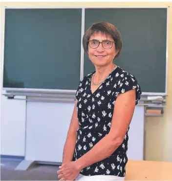  ?? FOTO: JÜRGEN MOLL (ARCHIV) ?? Schulleite­rin Elvira Persian leitet das Städtische Gymnasium seit 2018.