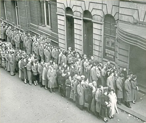  ??  ?? Worth the wait: Film fans queue outside the Kinnaird Cinema, Dundee, in 1954.