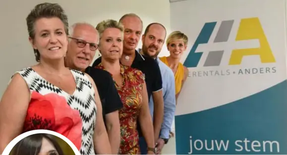  ?? FOTO MIA UYDENS ?? Van links af: Kathleen Laverge, Jan Goossens, Dominique Bellens, Bert Hendrickx, Peter Hendrickx en Esther Engels. De zes initiatief­nemers van Herentals Anders, tot voor kort alle zes bij N-VA, tonen het
logo van de nieuwe politieke beweging.