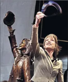  ?? TRIBUNE FILE PHOTO STAR ?? On May 8, 2002, Mary Tyler Moore tossed a tam while standing next to a bronze statue of her famous tam toss from the opening of “The Mary Tyler Moore Show.” The statue was unveiled that day at the Nicollet Mall in Minneapoli­s.