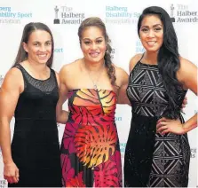  ?? Picture / Getty Images ?? Selica Winiata, Fiao’o Fa’amausili and Linda Itunu of the Black Ferns.