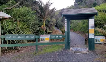  ??  ?? Above: The lookout showing island in the Coromandel. Below: A boot cleaning station