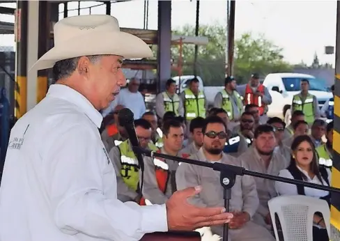  ??  ?? EL ALCALDE Arturo Zubía estuvo en el evento