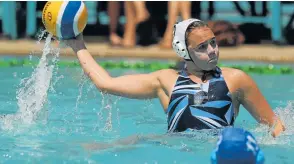  ??  ?? ACTION–PACKED: Border U19’s Tyla Coetzee passes against Western Province.