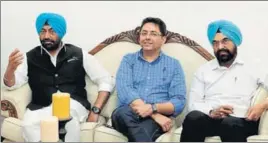  ??  ?? Leader of opposition Sukhpal Singh Khaira with Aman Arora and Kanwar Sandhu during a meeting of AAP MLAs at his residence in Sector 16, Chandigarh, on Monday. KESHAV SINGH/HT