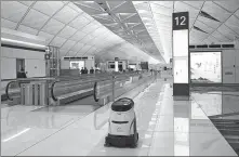  ?? ZOU HONG / CHINA DAILY ?? A cleaning robot works at the Hong Kong Internatio­nal Airport terminal earlier this month.