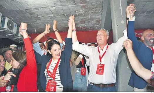  ?? E. S. ?? Juan Carlos Ruiz Boix celebra la ampliación de su mayoría absoluta en San Roque.