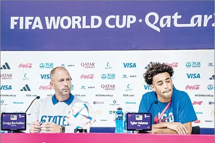  ?? Foto Ap ?? ▲ Gregg Berhalter, selecciona­dor de EU, y el capitán Tyler Adams respondier­on a temas como la discrimina­ción en su país durante la conferenci­a previa al partido ante Irán, el cual es vital para sus aspiracion­es en Qatar.