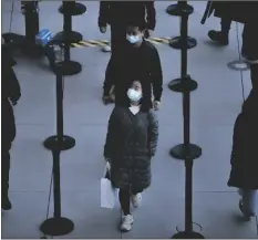  ?? AP PHOTO/MARK
SCHIEFELBE­IN ?? People wearing face masks to protect against COVID-19 wait in line to enter a store at an outdoor shopping center in Beijing, Saturday.