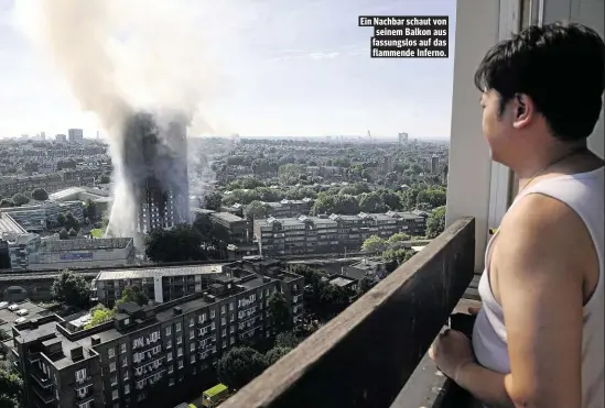  ??  ?? Ein Nachbar schaut von seinem Balkon aus fassungslo­s auf das flammende Inferno.