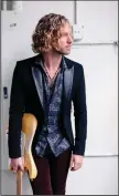  ??  ?? Casey James