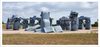  ??  ?? A must-see in Nebraska: Carhenge, a replica of Stonehenge constructe­d entirely of old cars.