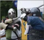  ?? MARIAN DENNIS — MEDIANEWS GROUP ?? A renaissanc­e fight reenactmen­t by the Society for Creative Anachronis­m entertaine­d crowds at Memorial Park Thursday during the GoFourth Festival.