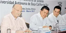  ??  ?? Los rectores Juan Eulogio Guerra Liera (UAS) y Gustavo Cruz Chávez (UABCS) firmaron el documento.