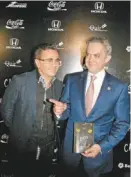  ??  ?? El productor con Mancera.