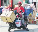  ?? XU HAIXIN / FOR CHINA DAILY ?? A JD delivery man in Taicang, Jiangsu province.
