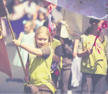  ??  ?? 37th Southport Brownies enjoy the parade