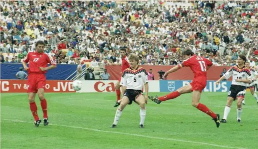  ?? FOTO: RITZAU SCANPIX ?? Georges Grun skyder og scorer i en landskamp mod Tyskland. Grun, der spillede for Anderlecht, Parma og Reggiana, havde også en stor andel i Belgiens 1985-overraskel­se mod Holland.